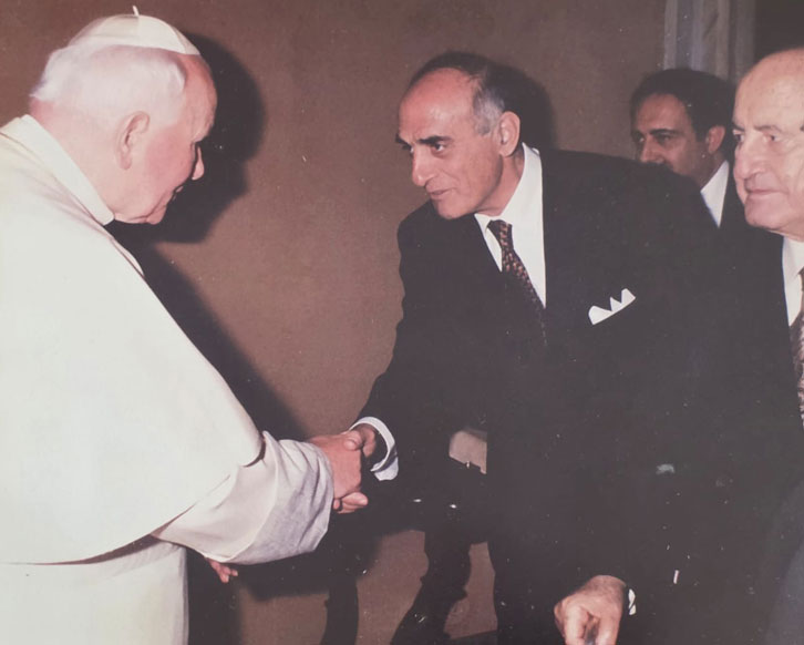 Munib-Mari-with-the-Pope-of-the-Vatican